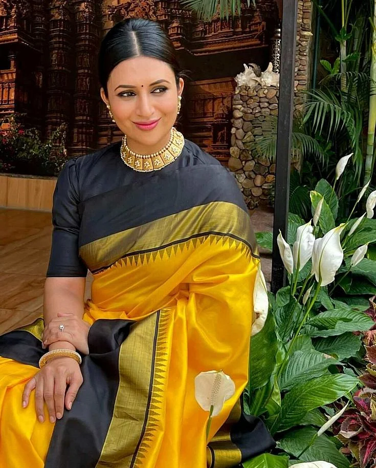 Divyanka Tripathi wears a yellow silk saree to perfection for an award show