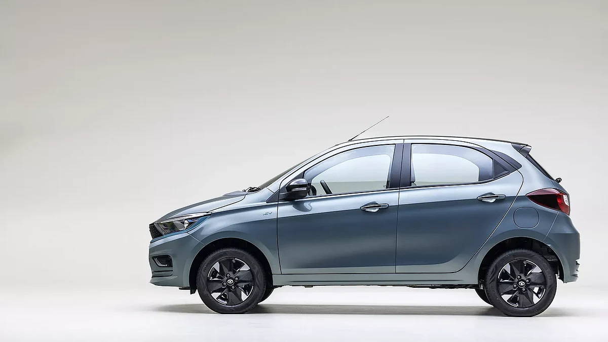 tiago ev exterior left side view 2