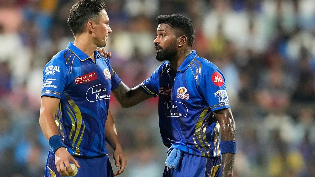 Hardik Pandya with Trent Boult f
