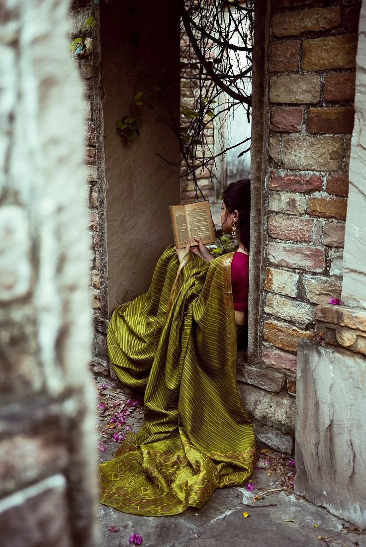 aesthetic saree bookreading fashion…