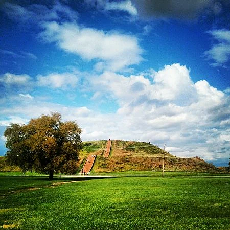 Cahokia Mounds State Historic Site