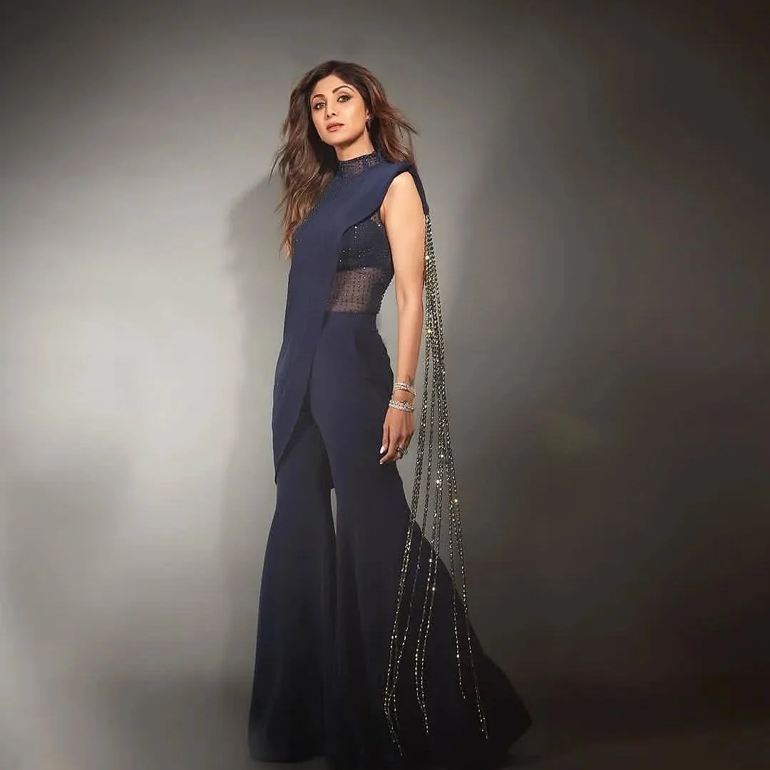 Contemporary chic ShilpaShetty makes a stylish statement in a midnight blue pant saree.ShilpaShetty shilpashettyfanclub shilpashettyfc shilpashettyfandom shilpashettyfans