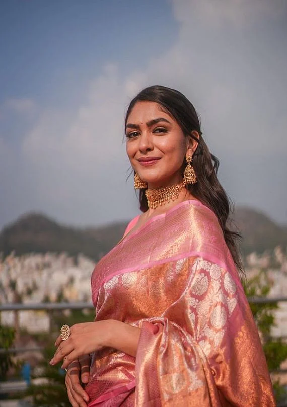 Graceful and Glamorous Styling Tips for Banarasi Sarees