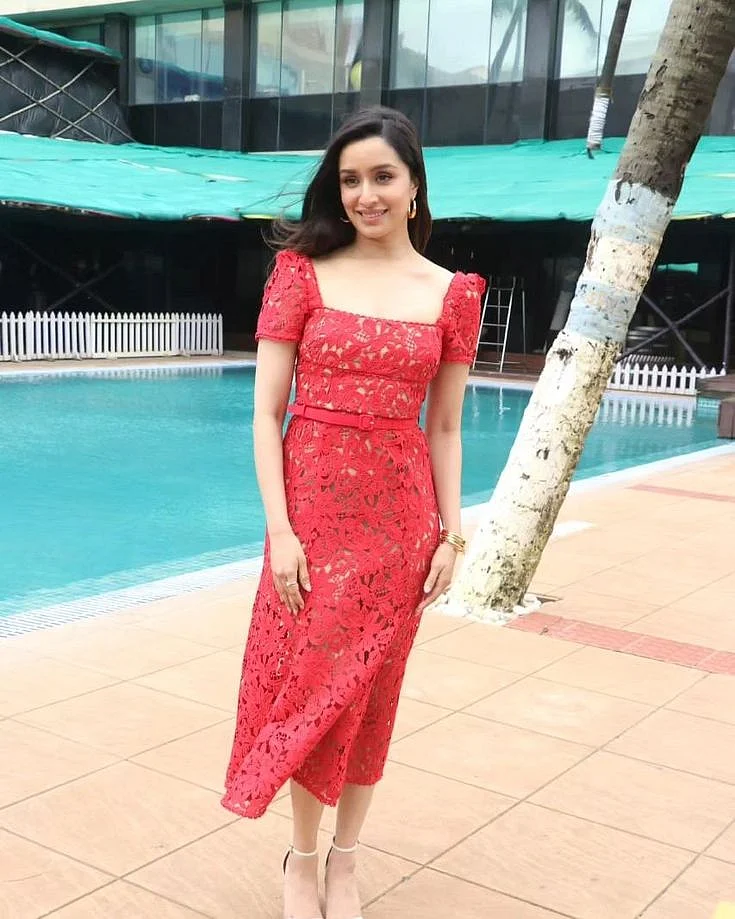 shraddha kapoor in red