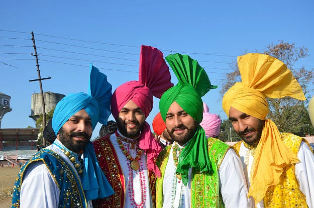 Bhangra costume