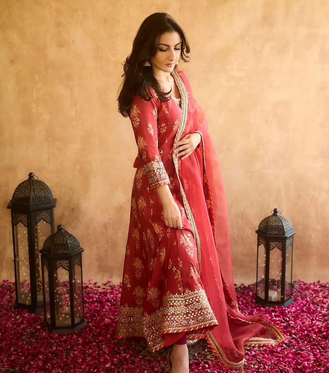 Soha Ali Khan in Gopi Vaid for Eid sakpataudi and her lovely daughter Inaaya Naumi Kemmu wear matc