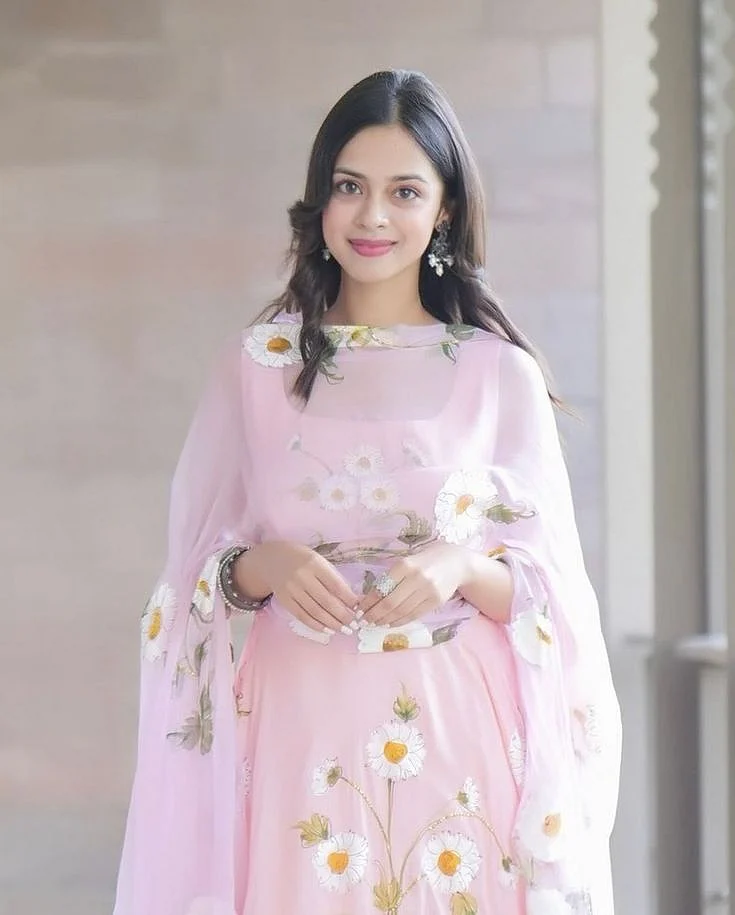 Nitanshi Goel Ethnic Looks
