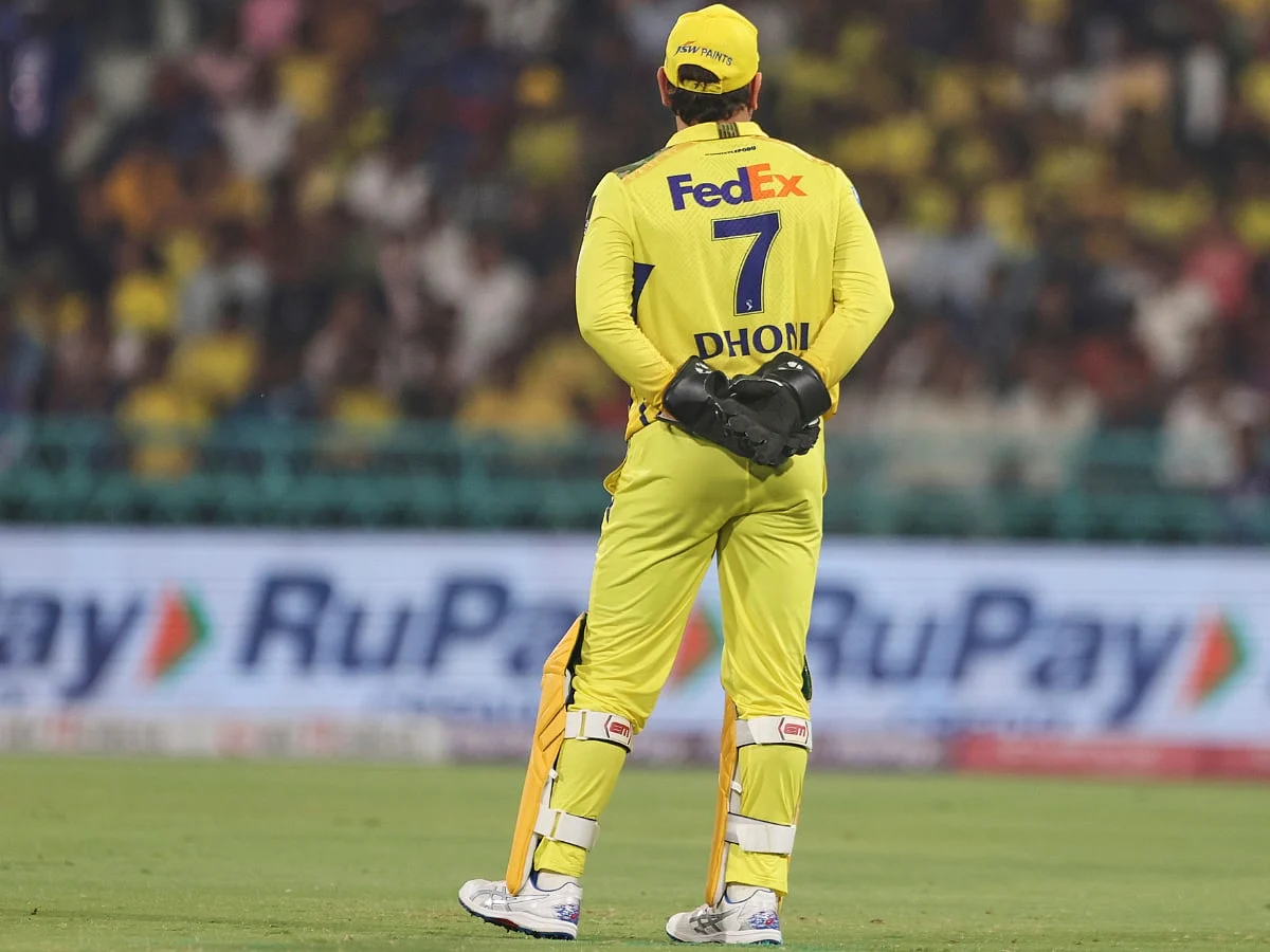 MS Dhoni j