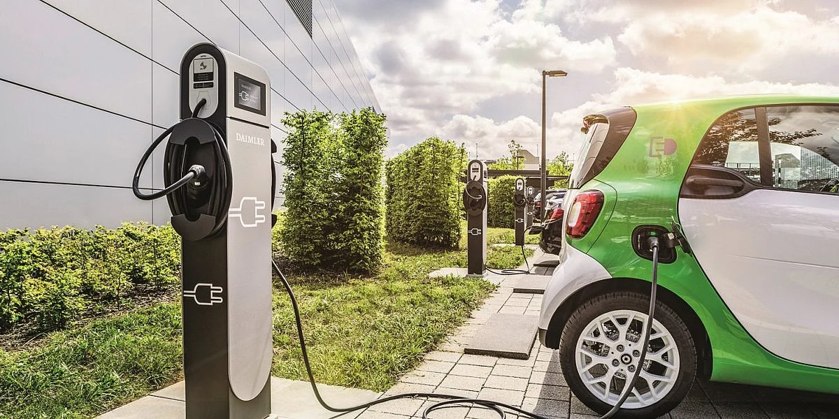 09021 InnogyDaimlerLadestationen2018