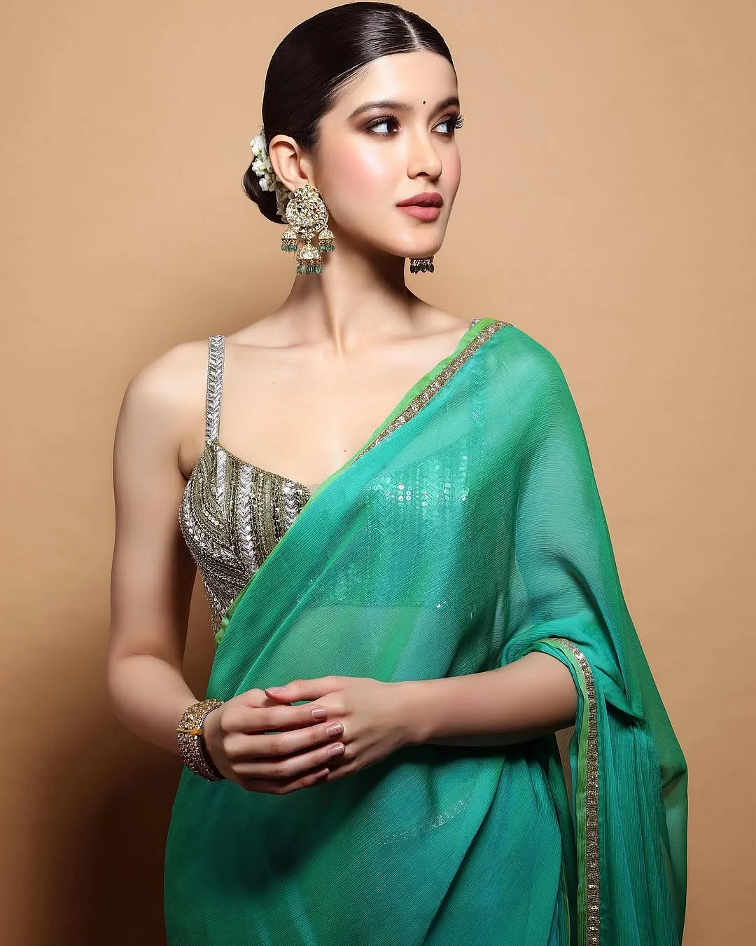 Bollywood actress green saree