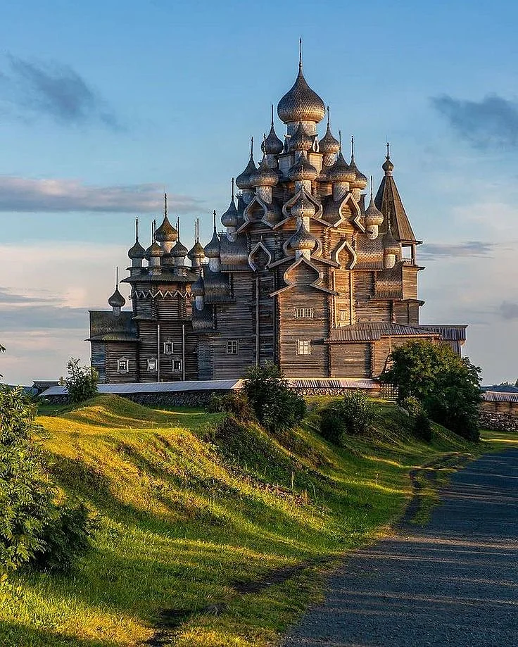 Kizhi Pogost is a historical site dating from the