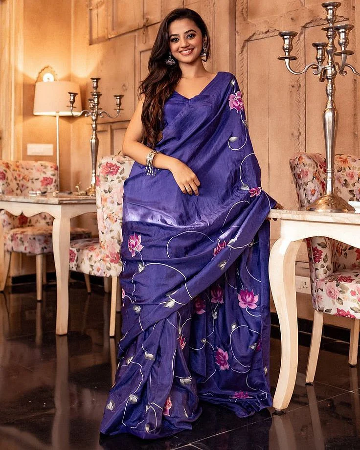 Helly Shah 4