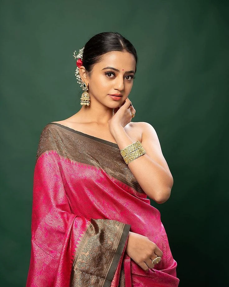 Helly Shah 3