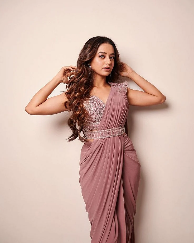 Helly Shah 1