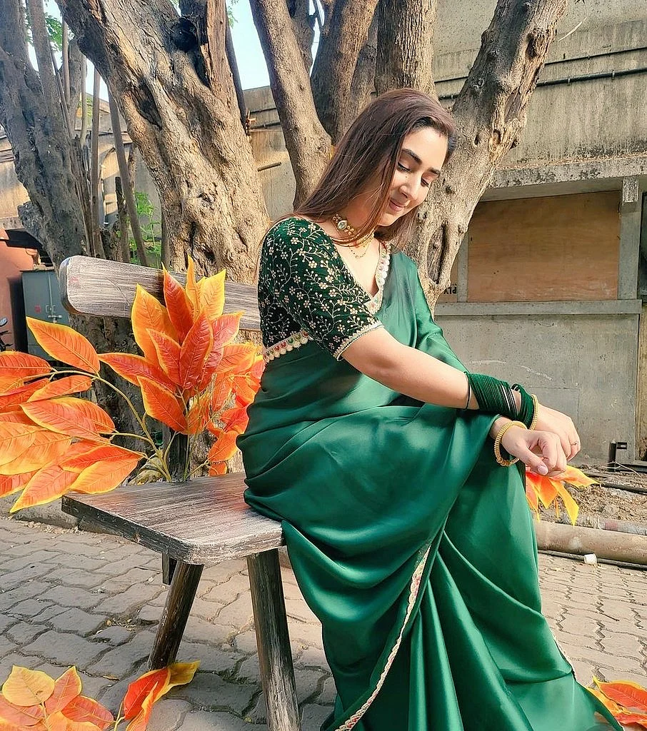 Bollywood actress green saree