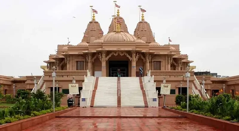 2024 07 25T221316.988Zshri swaminarayan temple mumbai