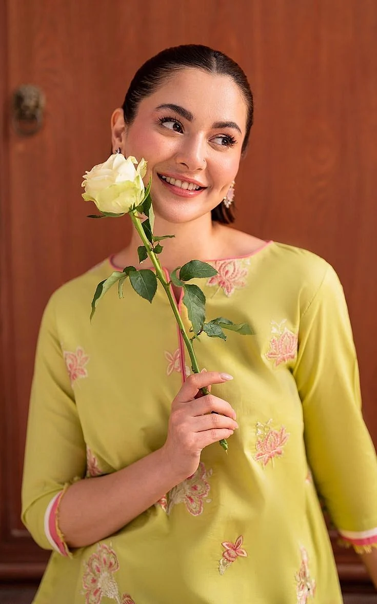 Hania Amir 8