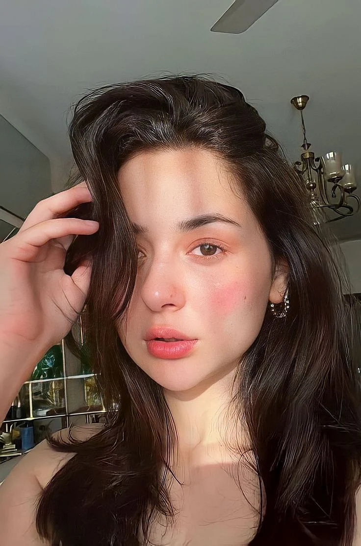 Hania Amir 2