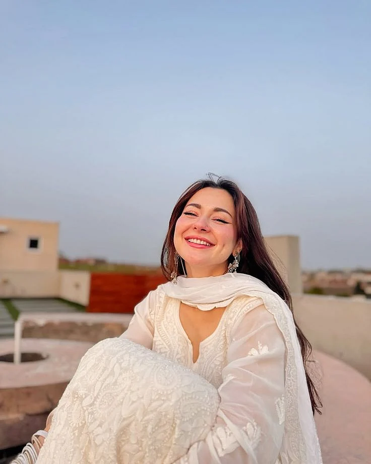 Hania Amir 4
