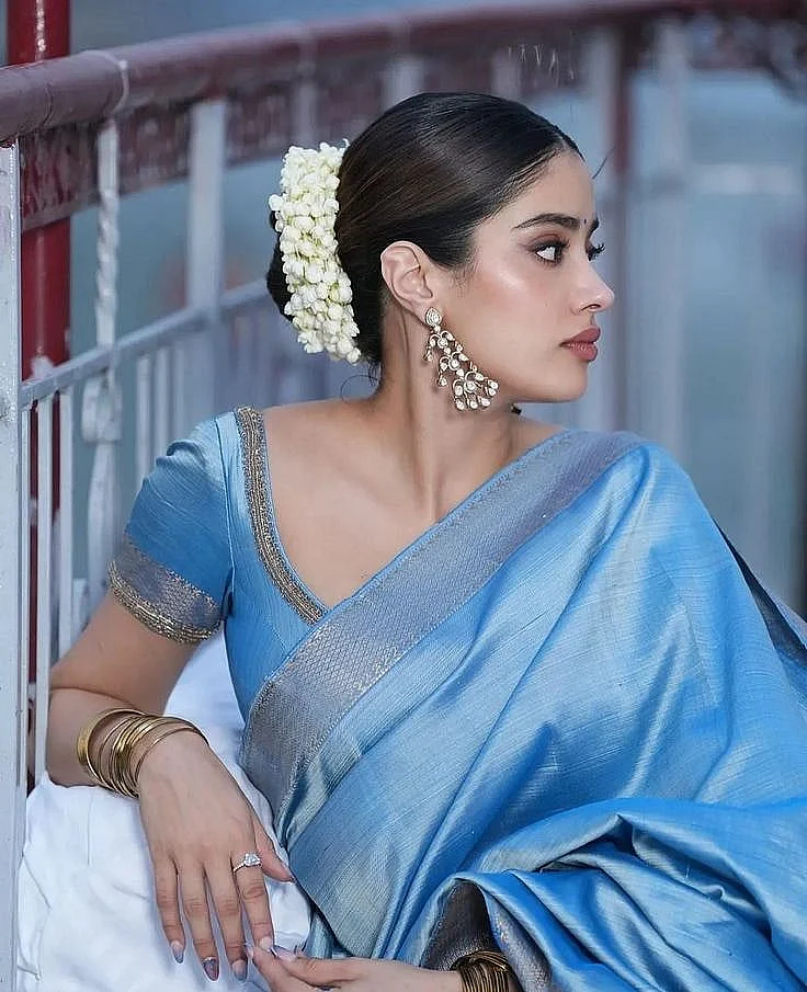 Janhvi Kapoor Hairstyles