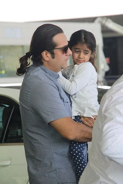 Fardeen Khan with wife Natasha and kids jet off on vacay