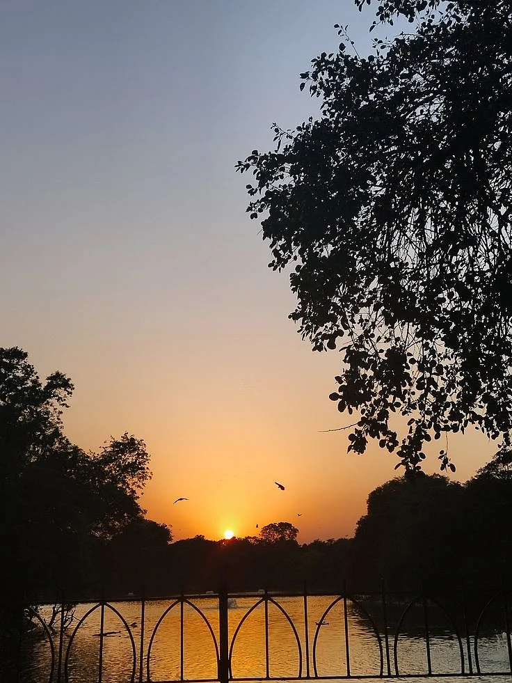Hauz Khas Lake