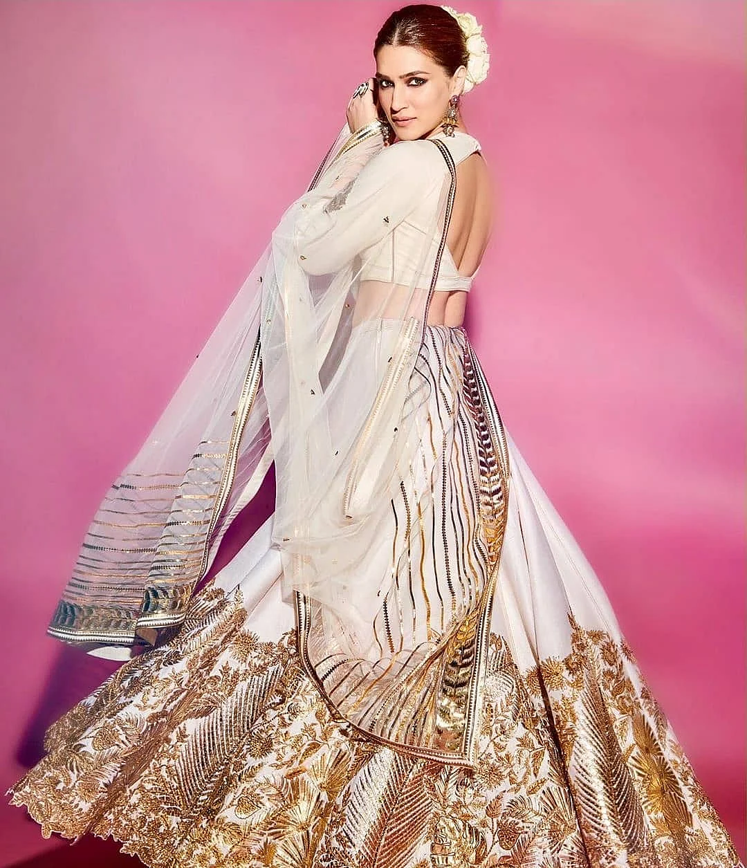 BirthdaySpecial Here s rounding up Kriti Sanon s super elegant and graceful ethnic looks She loo