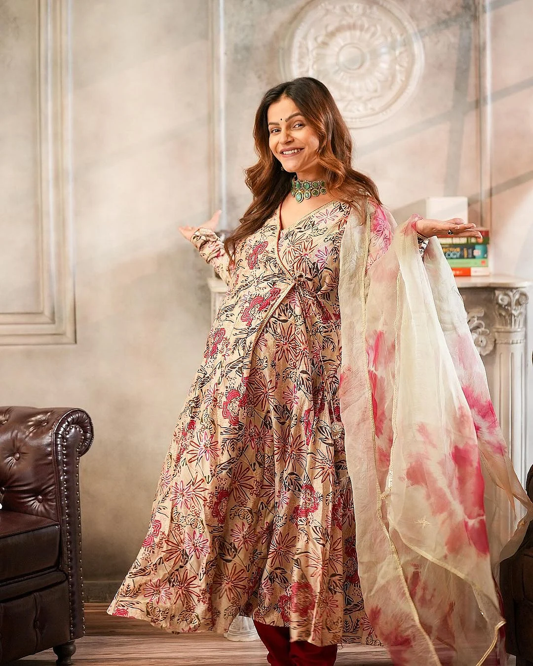Gorgeous Mama Rubina Dilaik flaunt her baby bump in floral ethnic outfit RubinaDilaik BabyBump P
