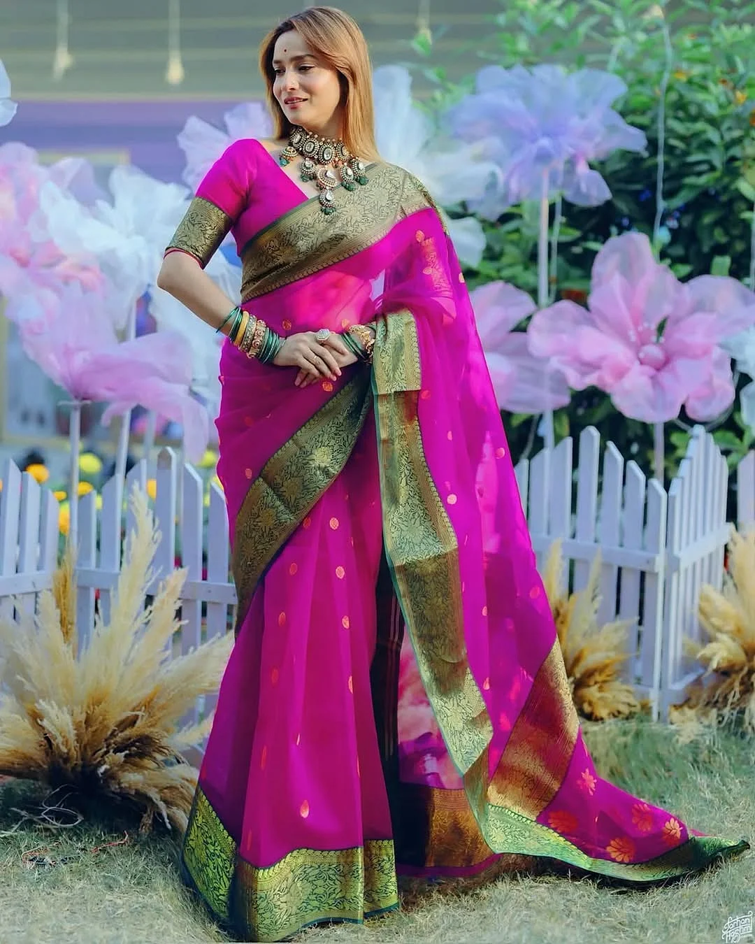 lokhandeankita is winning hearts in the most graceful way with her stunning saree look pinkvill