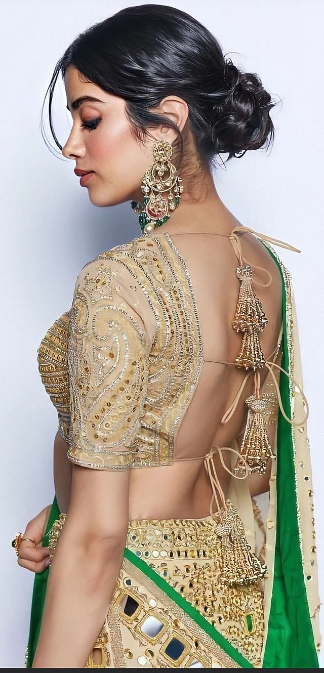 Backless Janvi