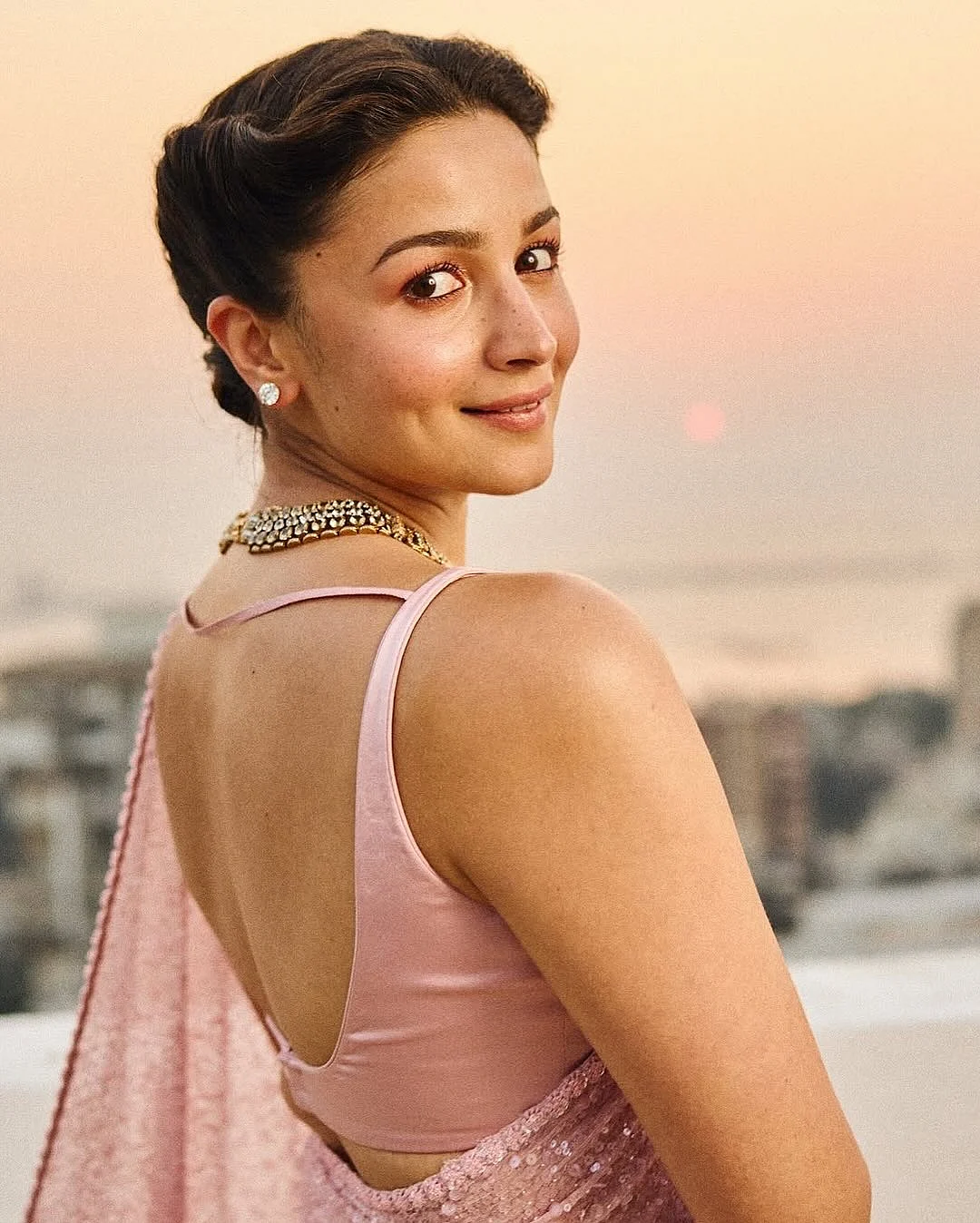 aliaabhatt is straight out of a fairytale in her pink saree look urbanasian aliabhatt fashion