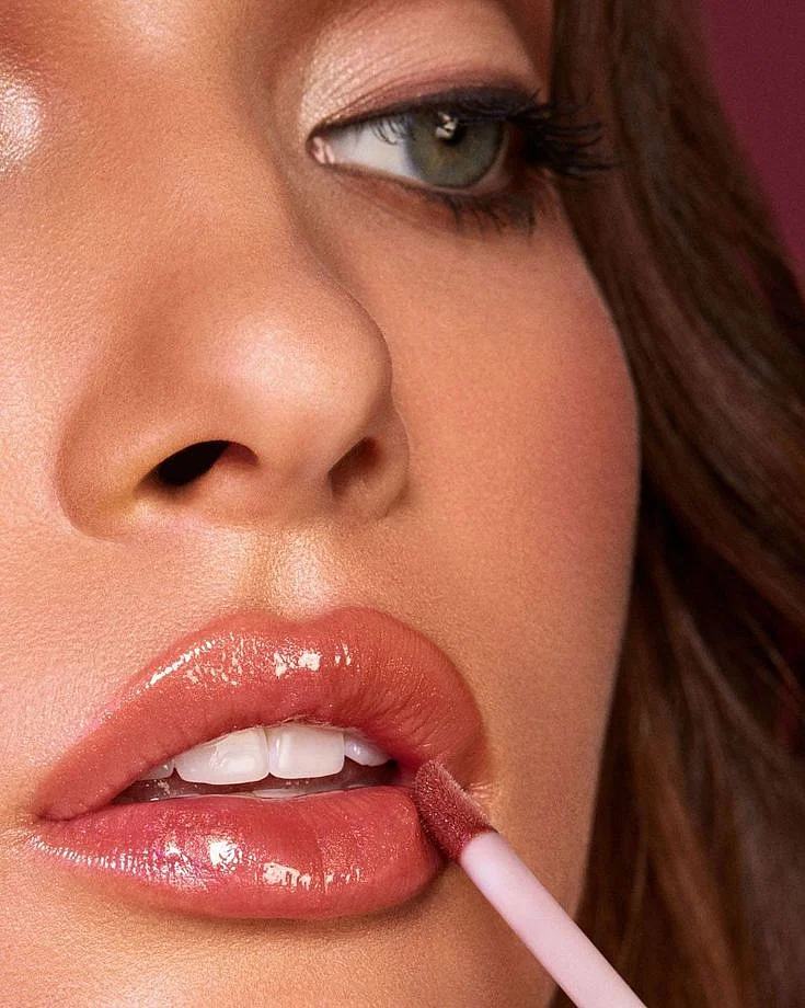 Lipstick. 4
