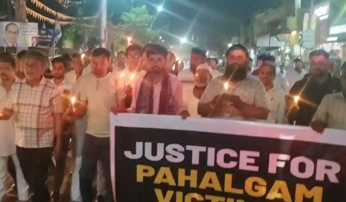 उत्तर प्रदेश के अयोध्या में मृतकों को श्रद्धांजलि