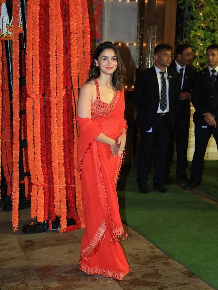 SRK Gauri And Fam Deepika Ranveer Lit Up Ganesh Chaturthi Festivities At The Ambanis