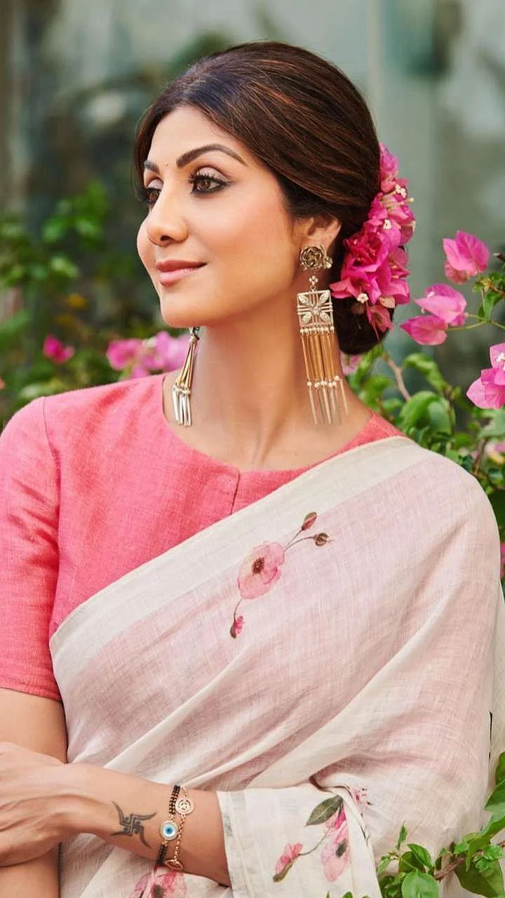 5 Best Saree Hairstyles By Athulya Ravi For Girls