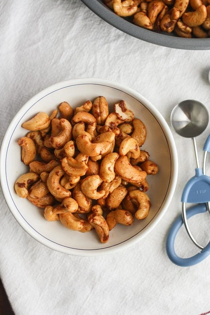 Roasted cashews. 2
