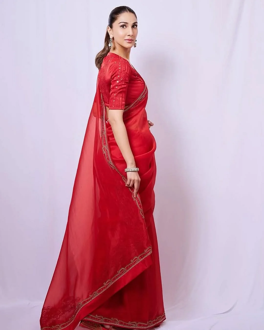 ELLEFashion Yesterday multiple Bollywood stars kicked off Day 1 of the Waves Summit donning the f