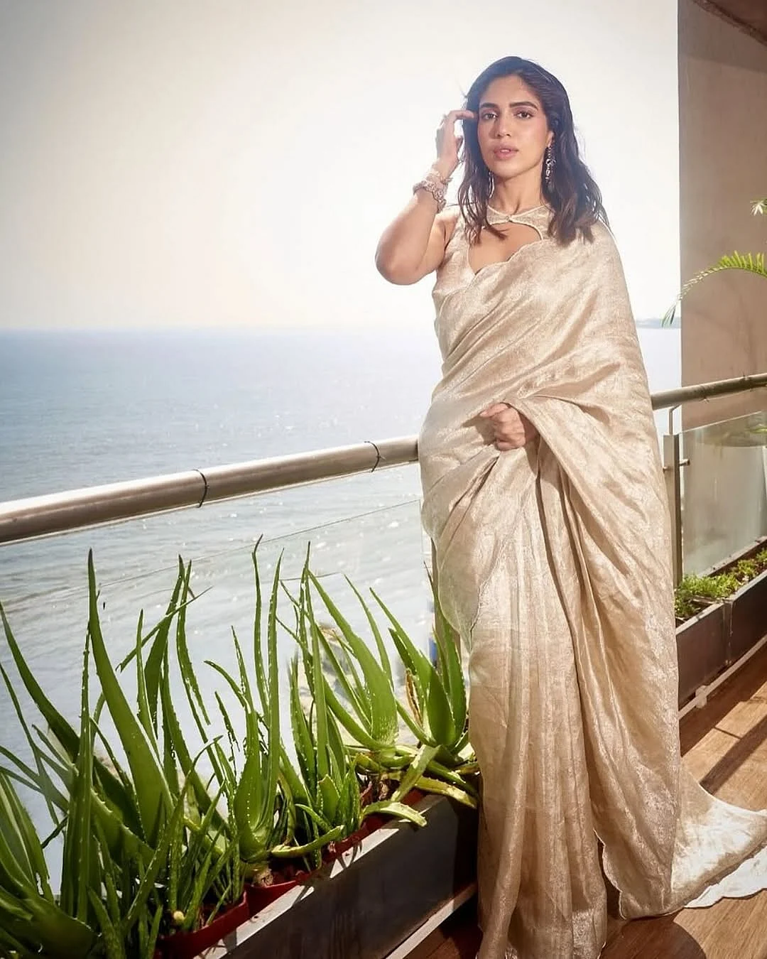 ELLEFashion Yesterday multiple Bollywood stars kicked off Day 1 of the Waves Summit donning the f