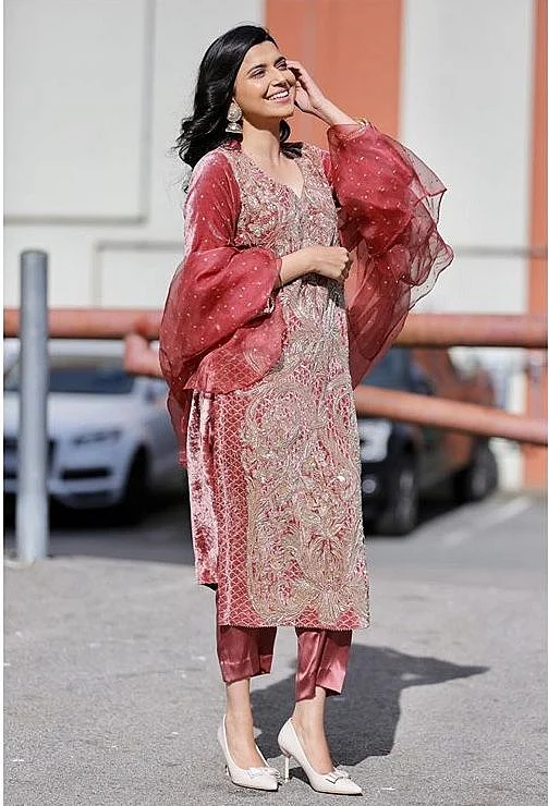 Nimrat Khaira 9