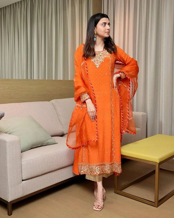 Nimrat Khaira 00