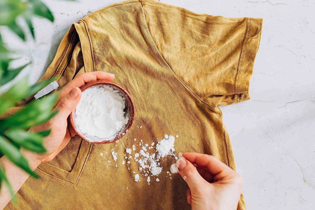 Powder on oil stain