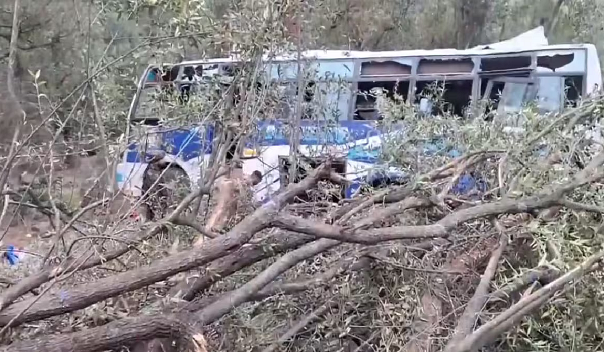 बस हादसे की जांच जारी कारणों का पता लगाया जा रहा