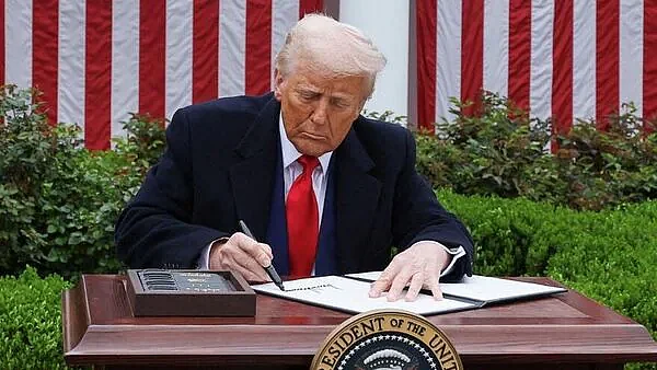 US President Donald Trump signing an executive ord17436609775991743660986009