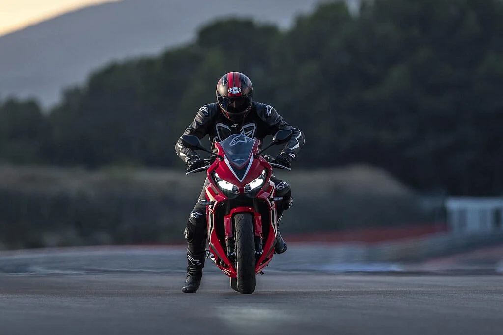 Buying the Honda CBR650R on track