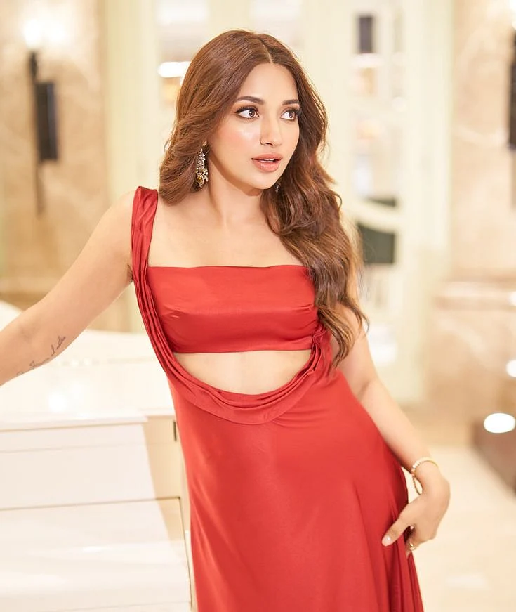 Jiya Shankar 4