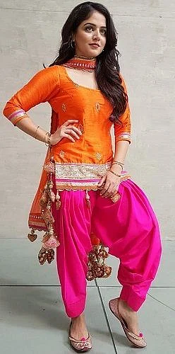 Wamiqa Gabbi Actress Age Family Boyfriend Biography More StarsUnfolded