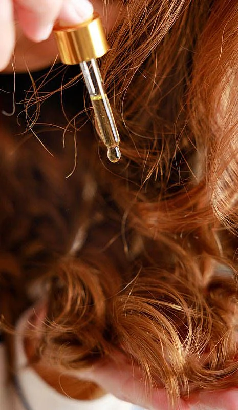 applying oil to the hair 4