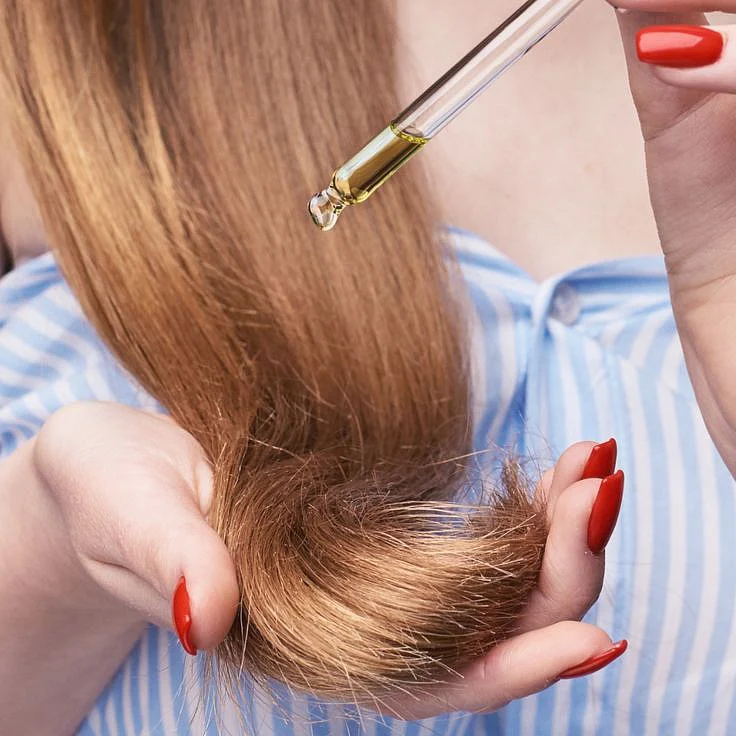 applying oil to the hair 2