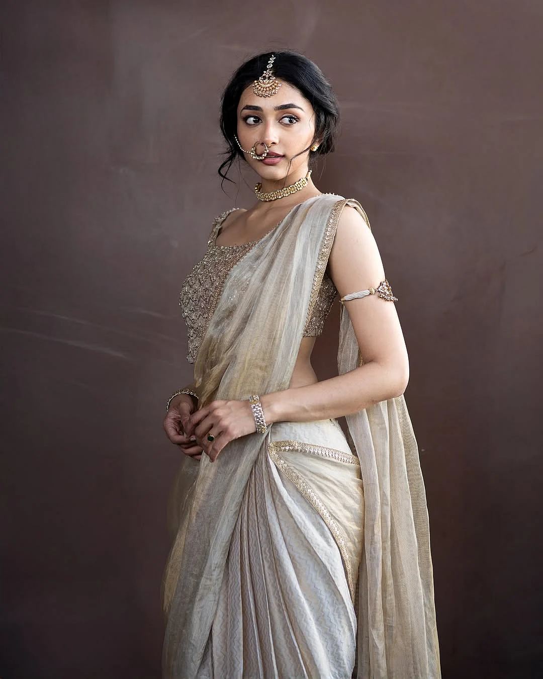 Wearing sameenasofficial Photographed by abhilash rangi Makeup by blushbynamitha Hairstylist tr