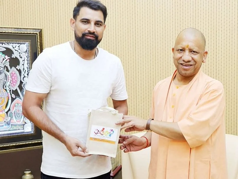 ongp0c24mohammed shami with up cm yogi adityanath